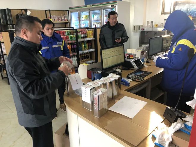 黃梅縣市場(chǎng)監(jiān)管局迅速行動(dòng)，對(duì)曝光加油站進(jìn)行抽樣檢測(cè)與市場(chǎng)調(diào)研